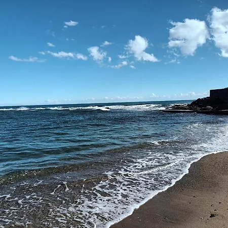 Le Castello 150m De La Διαμέρισμα *