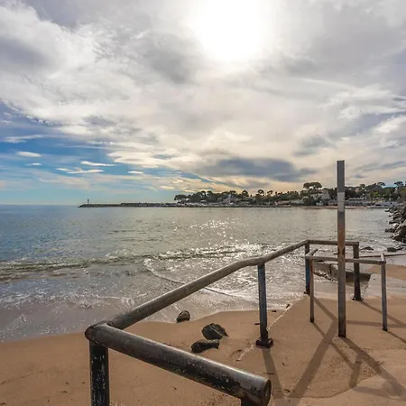 Le Castello 150m De La *