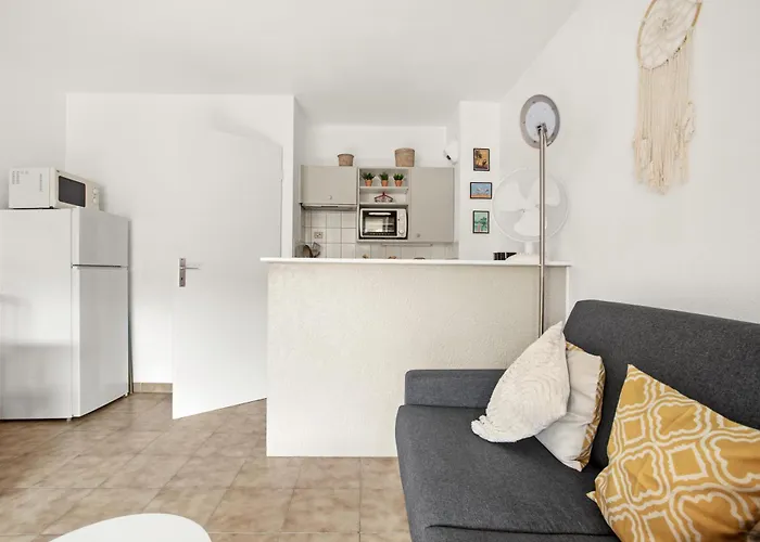 Apartment Le Castello 150m De La Fréjus